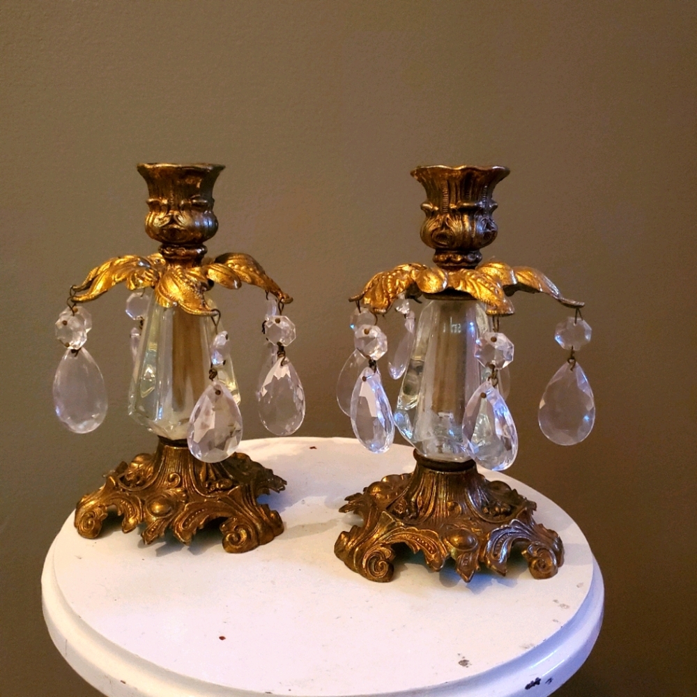 2 brass candlesticks with teardrops (antique)
